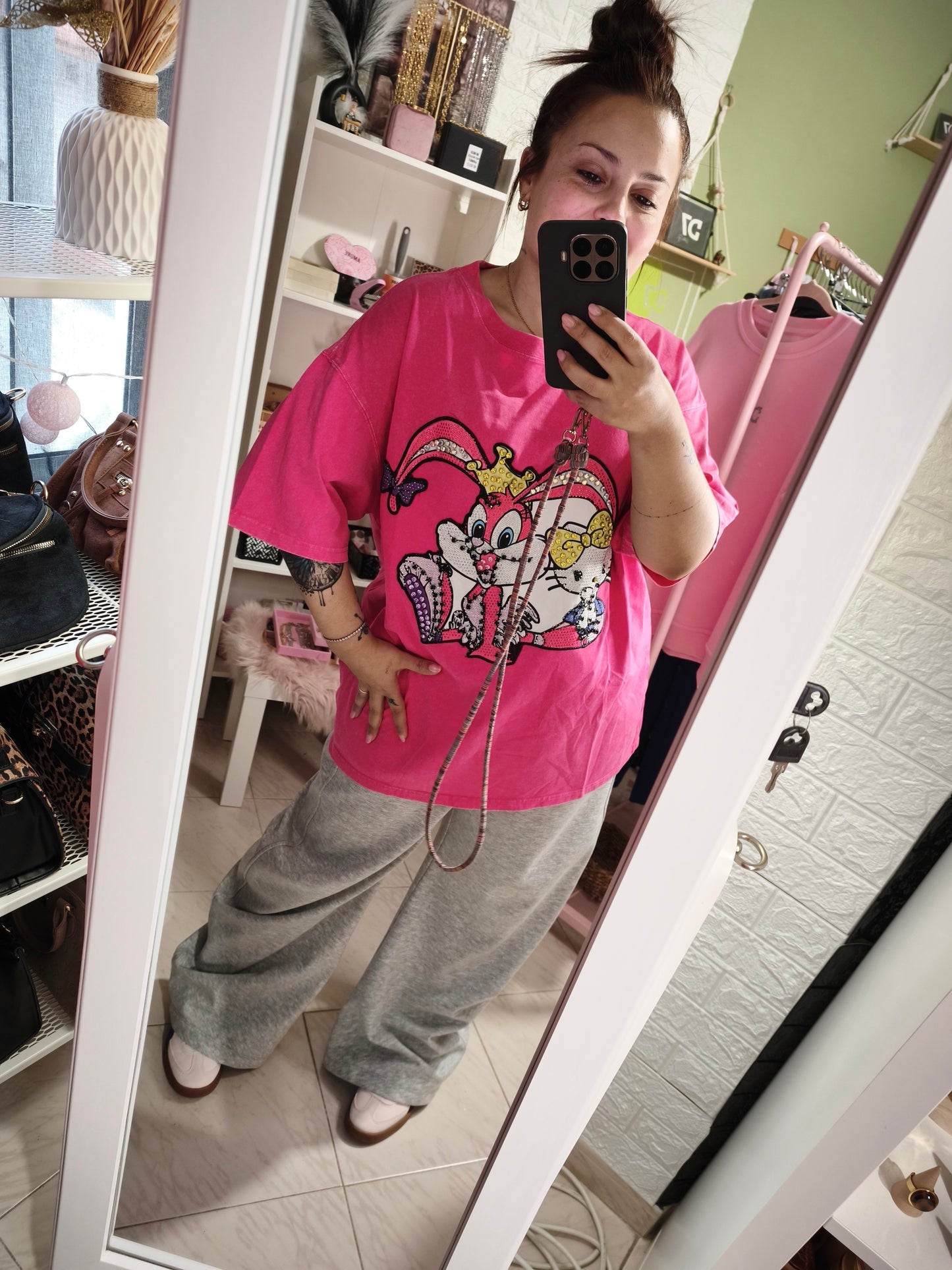 Camiseta Oversize Bugs & Kitty Strass - Fucsia Acid Wash