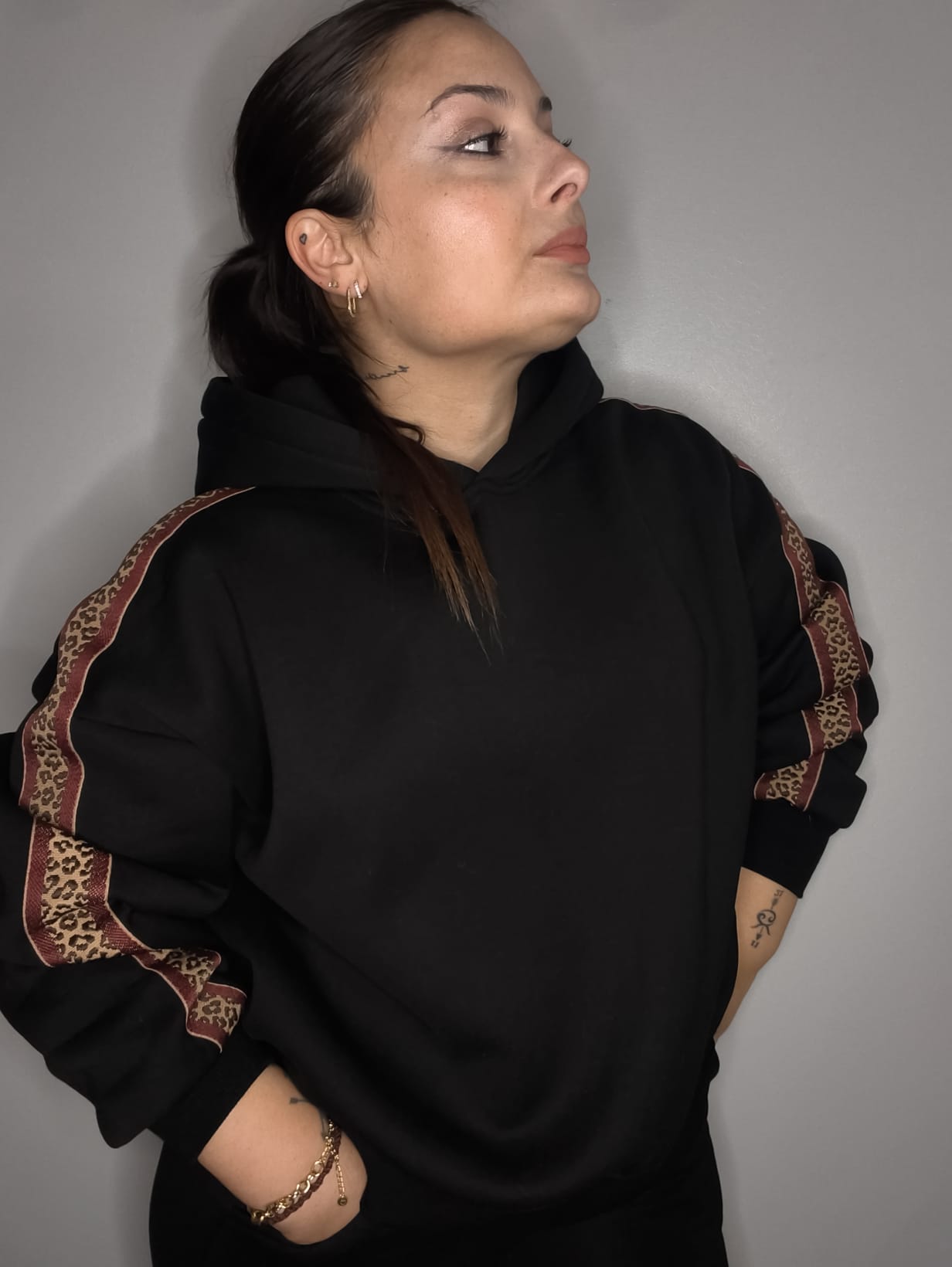 Sudadera Franjas Animal Print Negro - LUMINA