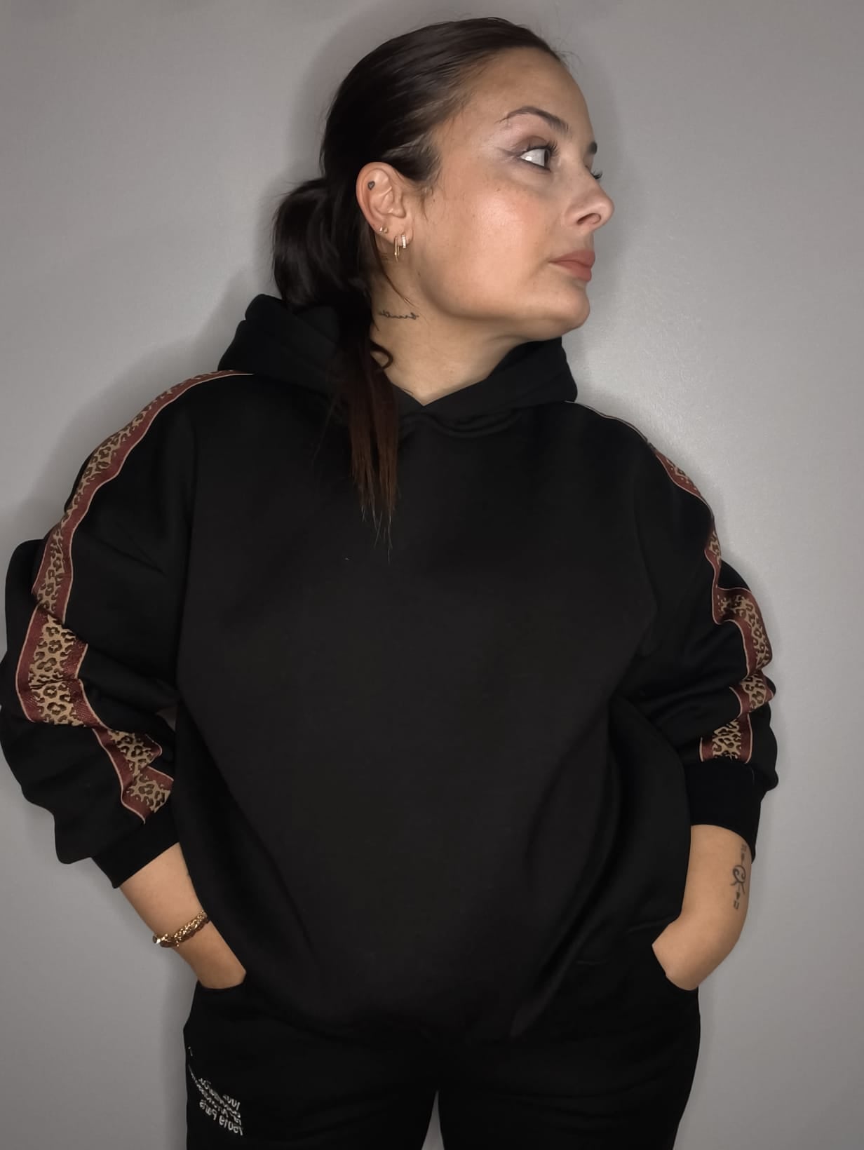 Sudadera Franjas Animal Print Negro - LUMINA