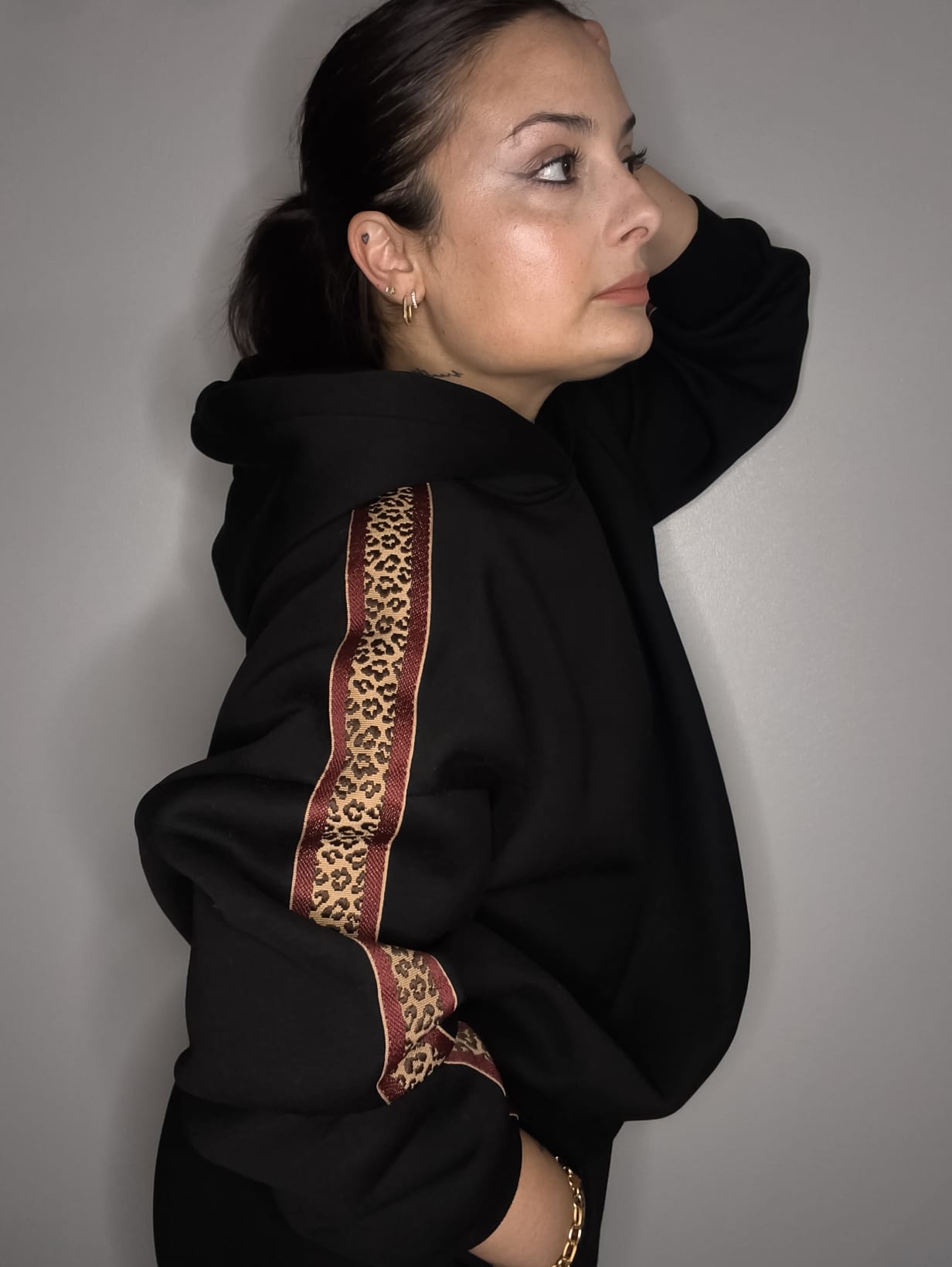 Sudadera Franjas Animal Print Negro - LUMINA