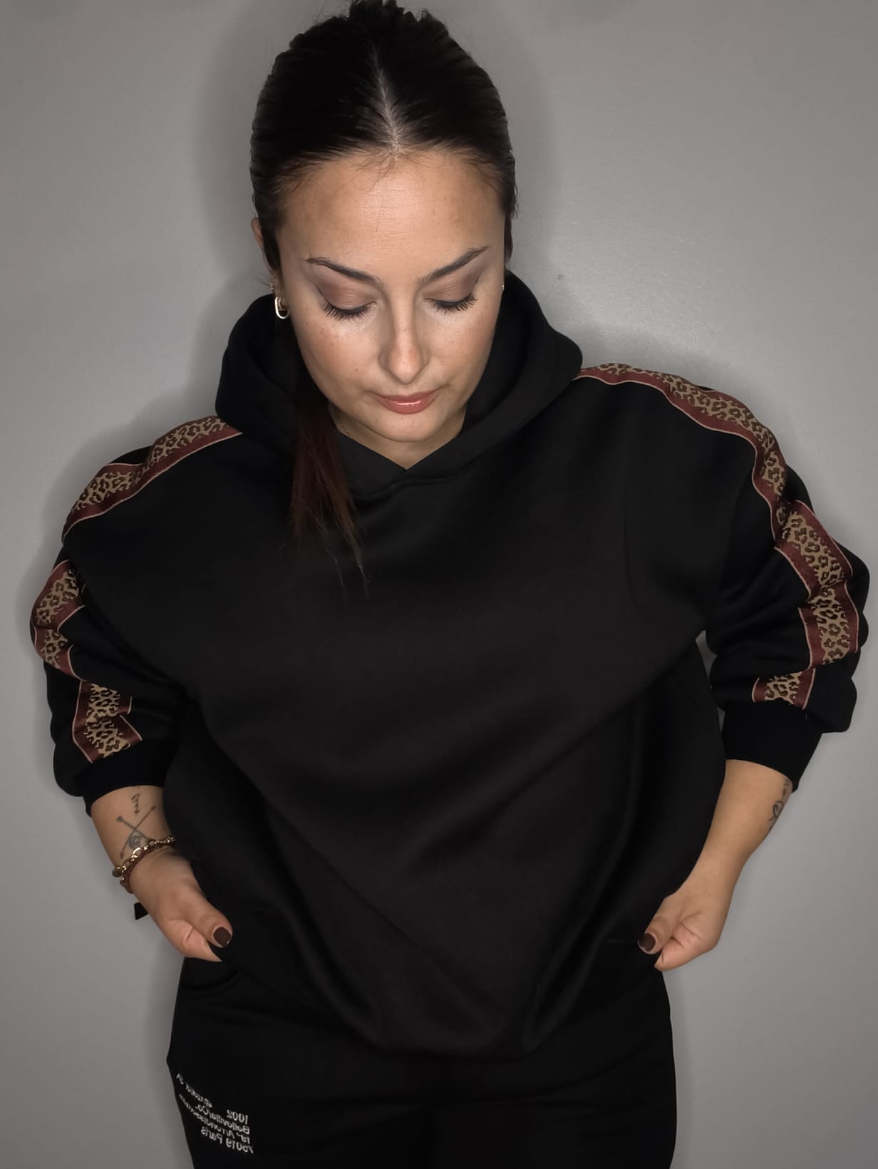 Sudadera Franjas Animal Print Negro - LUMINA